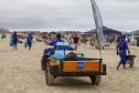 Equipe da Senepar realiza limpeza das praias paranaenses.