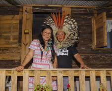 Foto de casal indígena