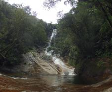 Cachoeira em Pde unidade de conservação paranaense