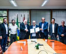 Foto de assinatura de termo