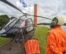 Foto de exercício de treinamento do IAT com helicóptero