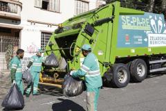 Quarentena aumenta volume de lixo e exige cuidado com descarte

