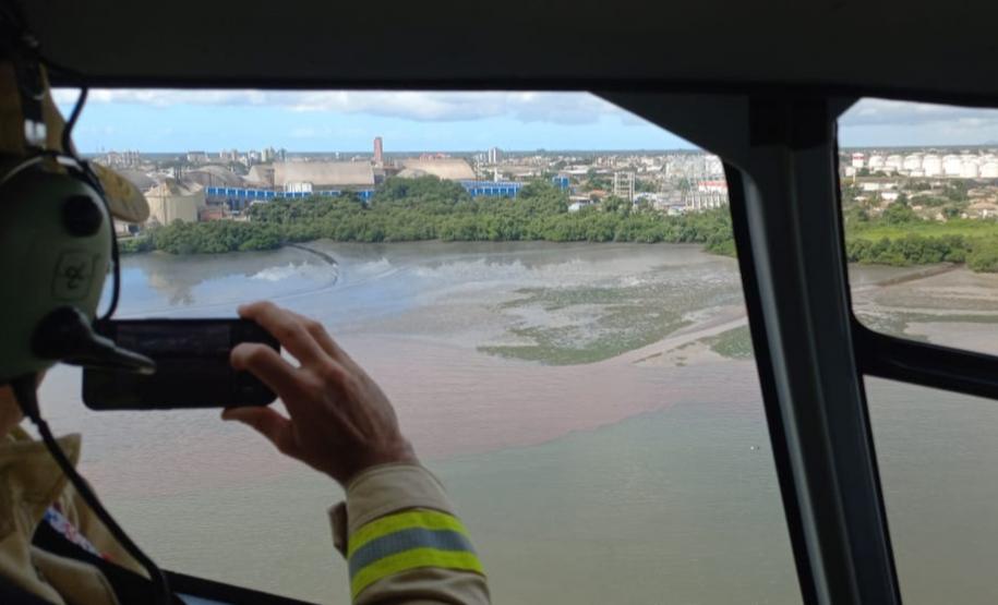 IAT multa empresa responsável pelo vazamento de nafta em R$ 1,5 milhão e libera pesca no Litoral. Foto: IAT