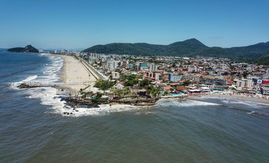 Vista aérea das obras na Orla de Matinhos