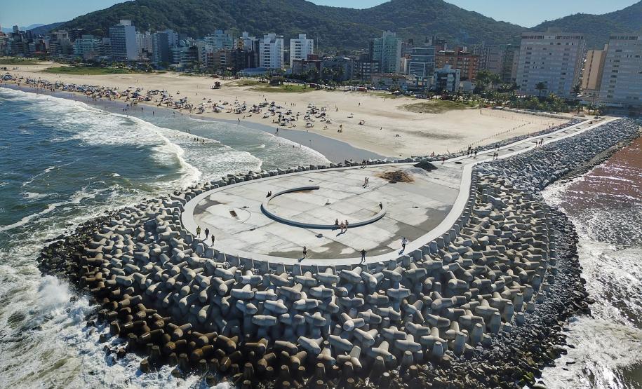 Vista aérea das obras na orla de Matinhos