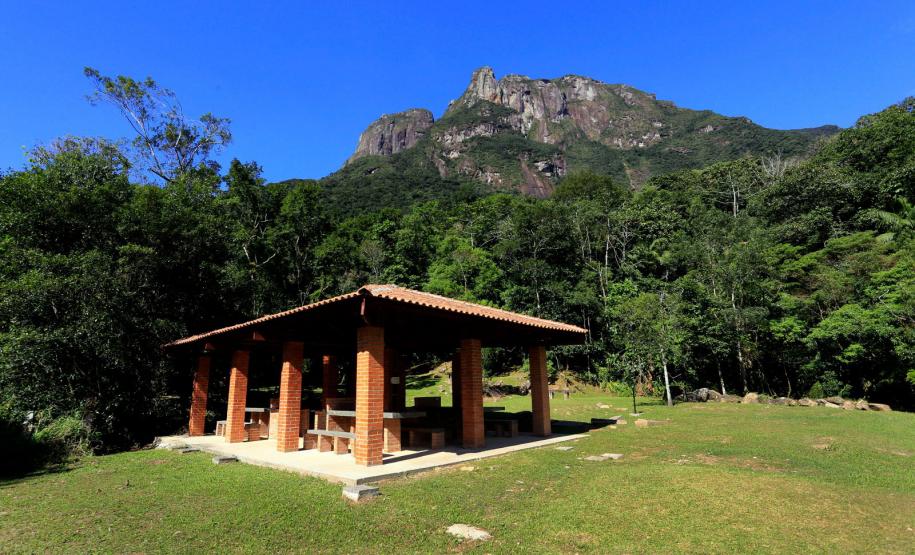 Foto de área de camping do Parque Pico Marumbi