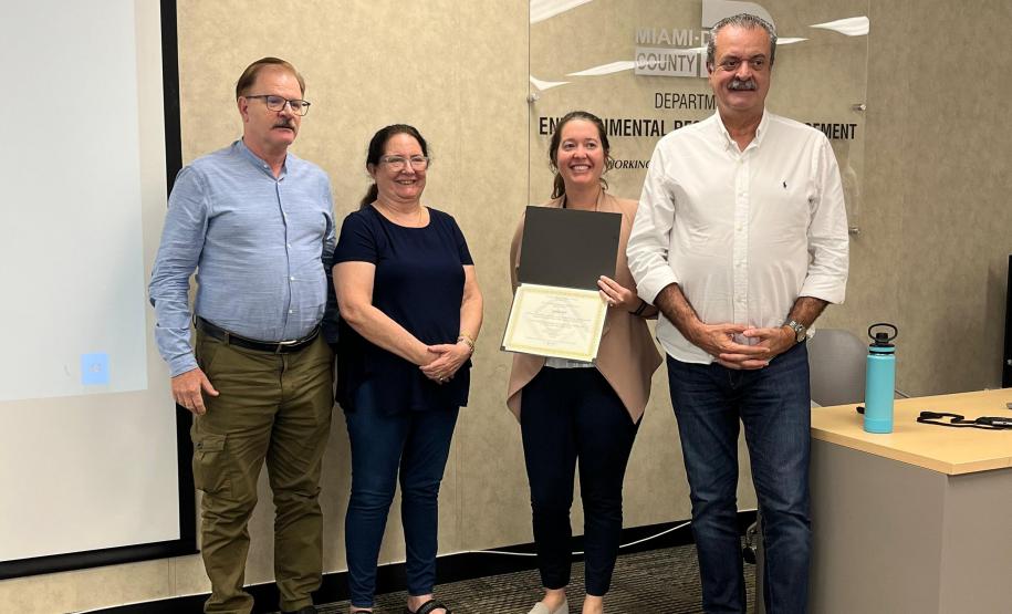 SECRETARIO EVERTON POSANDO PARA FOTO