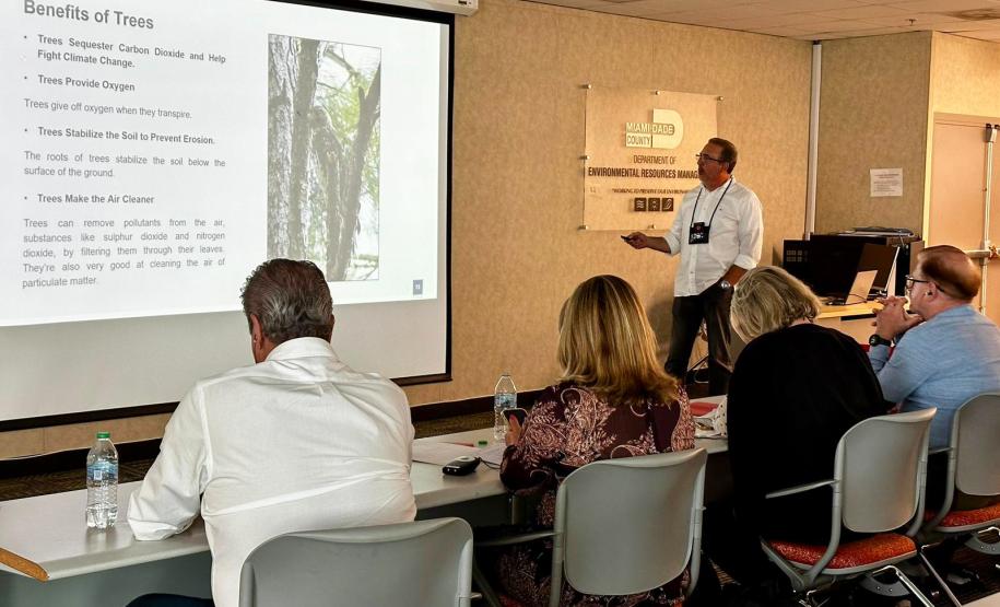 APRESENTAÇÃO NA REUNIÃO