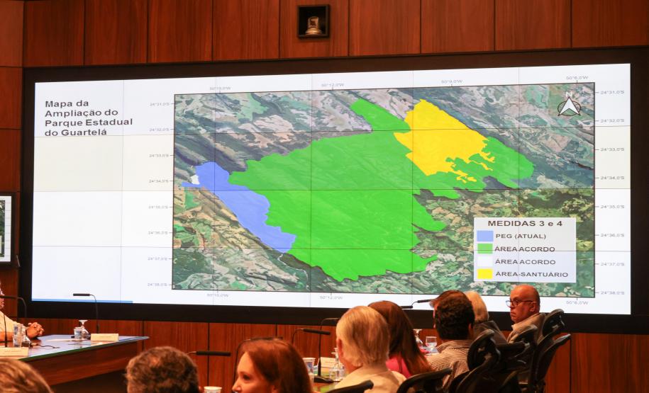 Foto de autoridades em evento