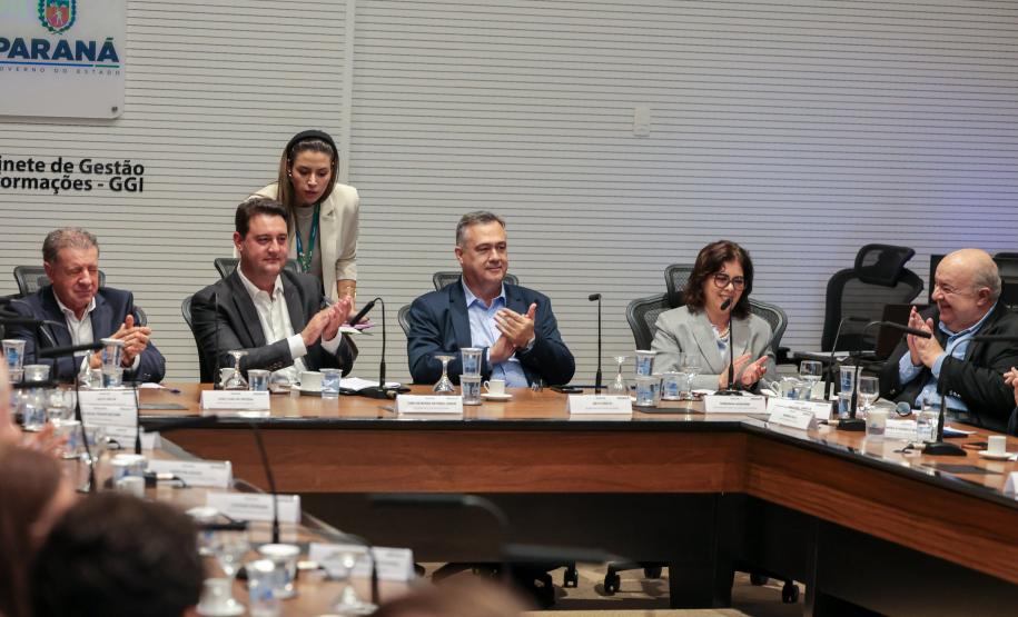 Foto de autoridades em evento