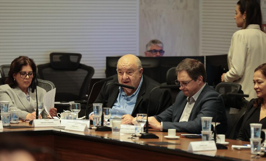 Foto de autoridades em evento