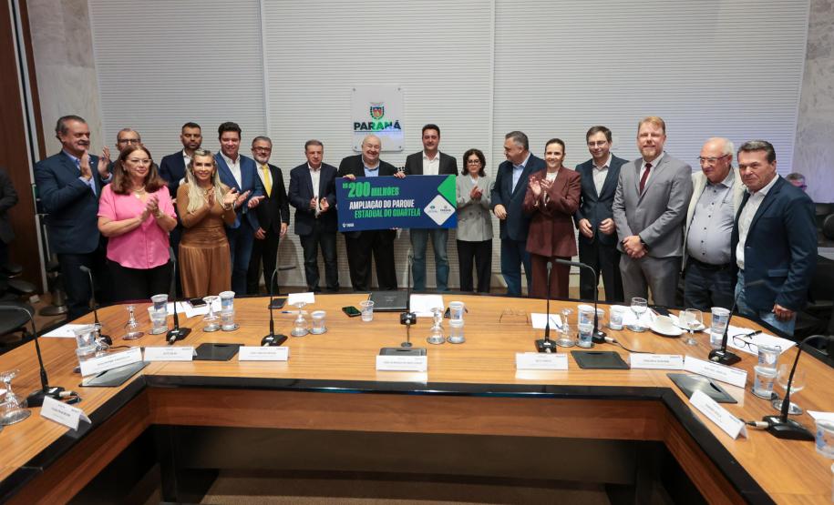 Foto de autoridades em evento