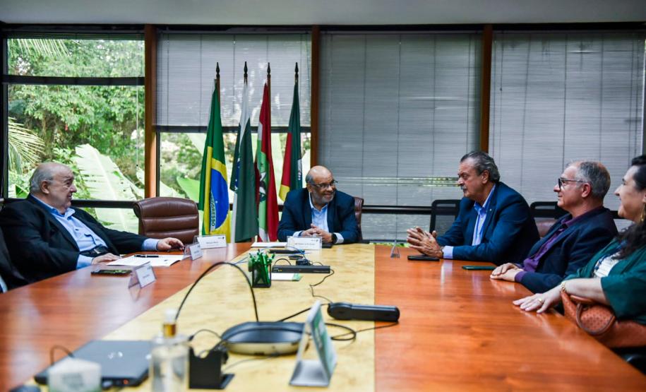 Foto de assinatura de termo