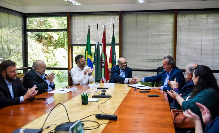 Foto de assinatura de termo