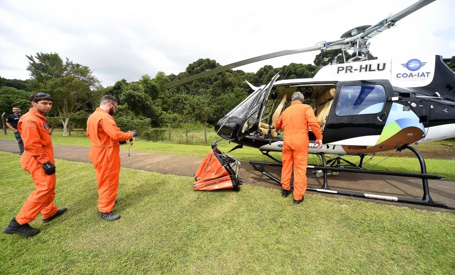 Foto de exercício de treinamento do IAT com helicóptero