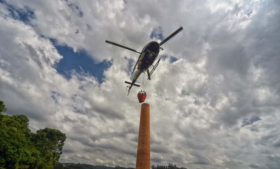 Foto de exercício de treinamento do IAT com helicóptero
