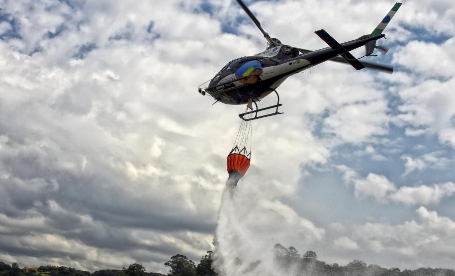 Foto de exercício de treinamento do IAT com helicóptero