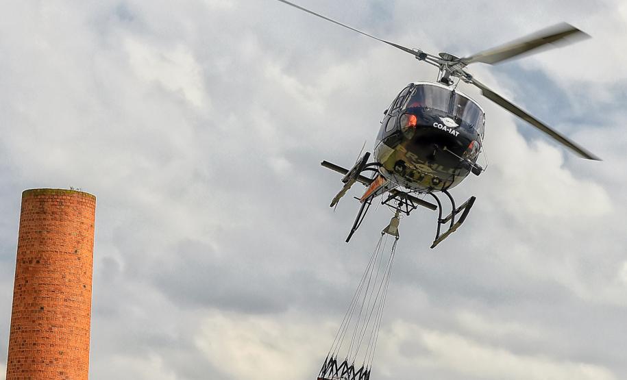 Foto de exercício de treinamento do IAT com helicóptero