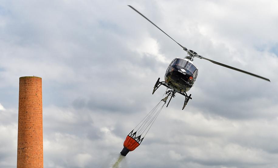 Foto de exercício de treinamento do IAT com helicóptero