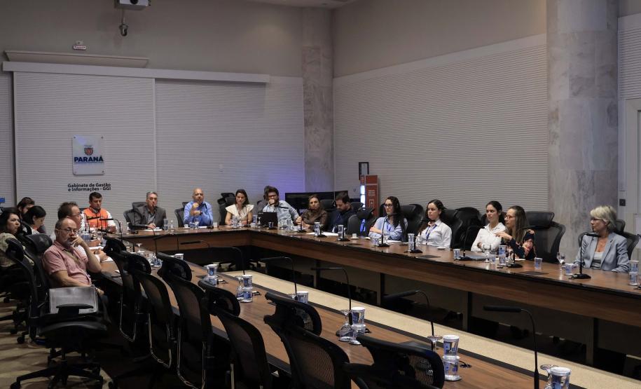 Foto de reunião de autoridades