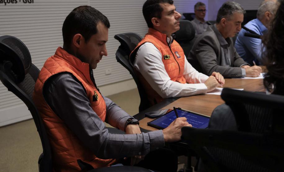 Foto de reunião de autoridades