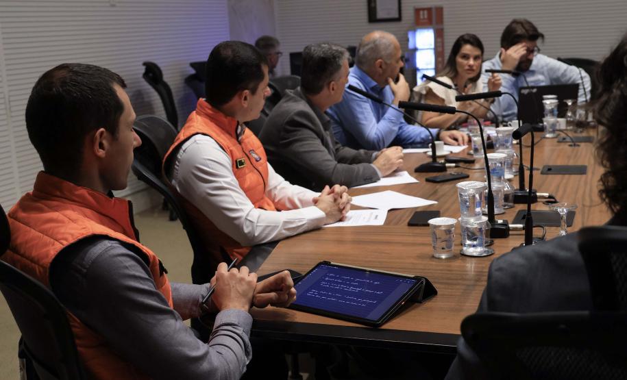 Foto de reunião de autoridades